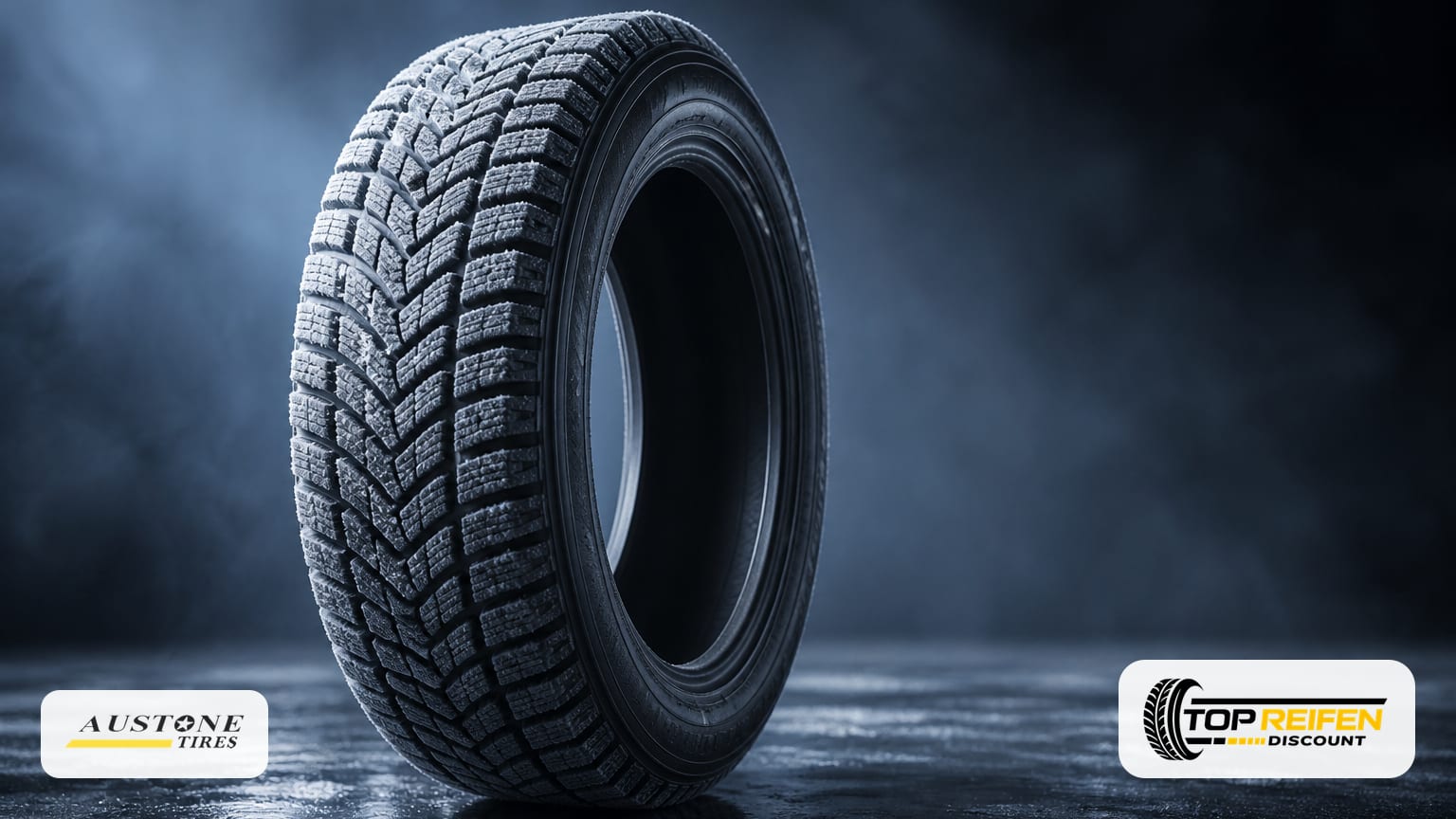 Studioaufnahme eines AUSTONE SP901 185/60 R14 Winterreifens auf dunkler, spiegelnder Fläche mit kühlem Randlicht – PKW, minimalistisch.